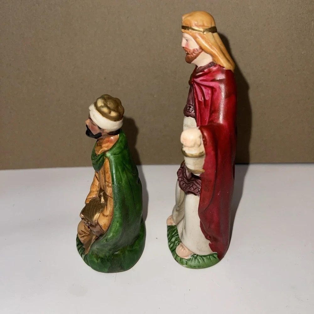 Vintage Christmas Nativity Porcelain Figurines 2 Wisemen 2 Wise Men Kings‎